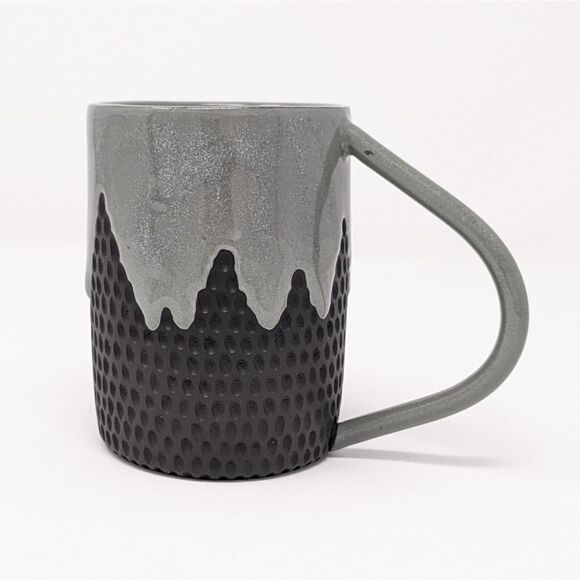 Cieri Fabrication drip mug in sage / black clay body - Picture 1 of 13